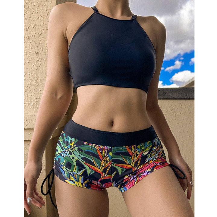 Damen Sportliches Bikini-Set mit anpassbarem Oberteil und bunten Shorts Echo Archiv