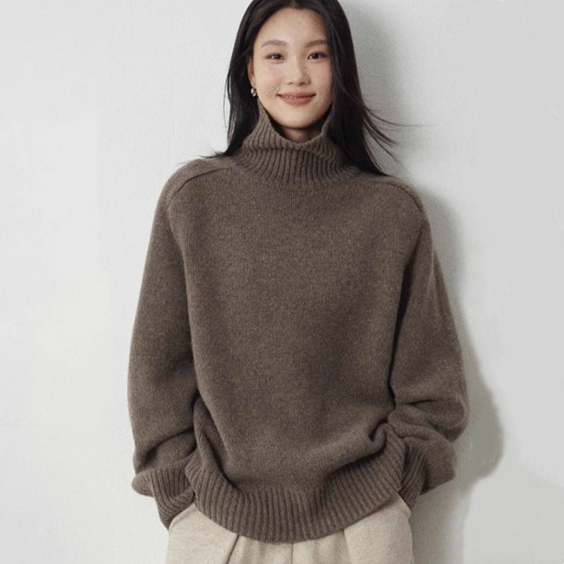 Women's turtleneck sweater made of fine wool blend with straight cut and wide ribbed collar Mune Fashion