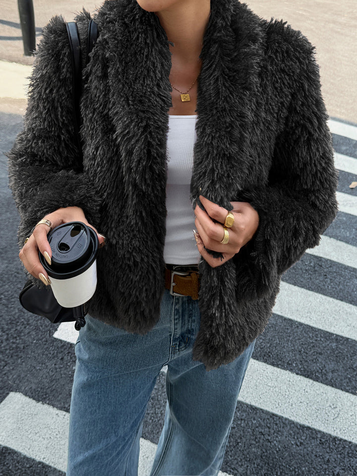 Women's fluffy teddy coat with oversized shawl collar, short length and straight cut Mune Fashion