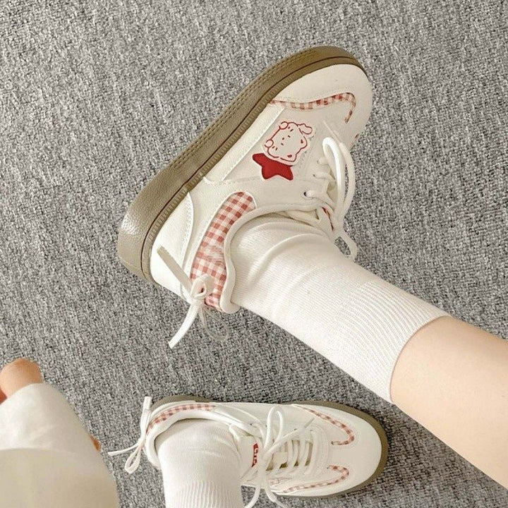 Women's Trendy Sneakers with sporty-elegant design and comfortable sole Mune Fashion