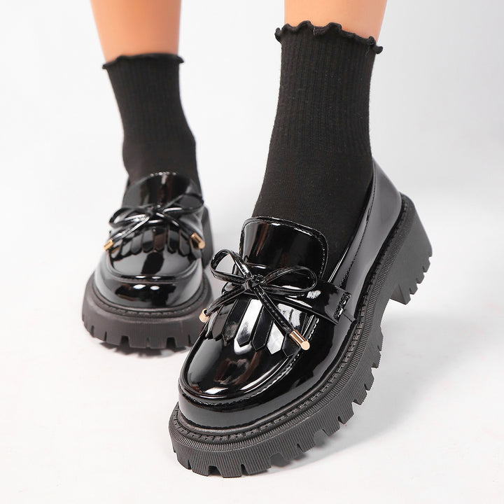 Damen Loafer in Lacklederoptik mit massiver Profilsohle und Zierschleife Mune Fashion