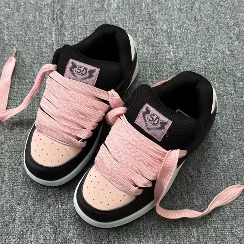 Women's Sporty Sneakers with Breathable Surface Structure and Durable Profile Mune Fashion