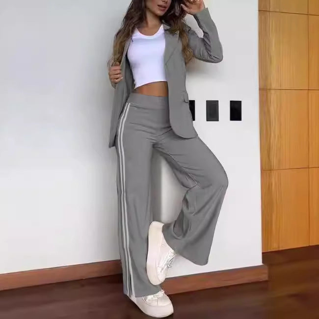Ladies nan sporty-elegant two-piece blazer set with fitted blazer and wide jogging pants cut with side stripes Mune Fashion