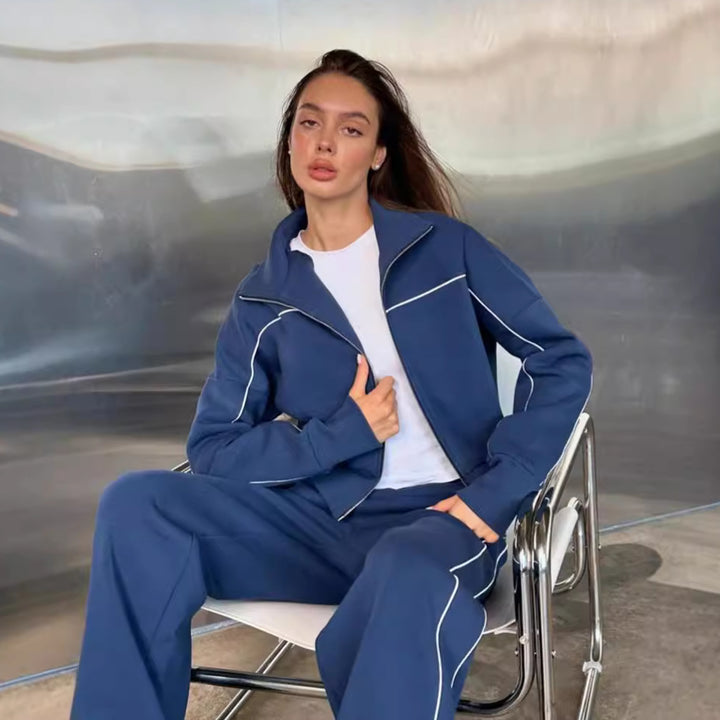 Women's two-piece sport loungewear set with stand-up collar and contrast piping Mune Fashion