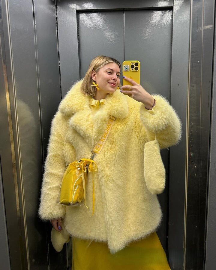 Ladies short jacket made of voluminous high-pile faux fur with oversized silhouette Mune Fashion