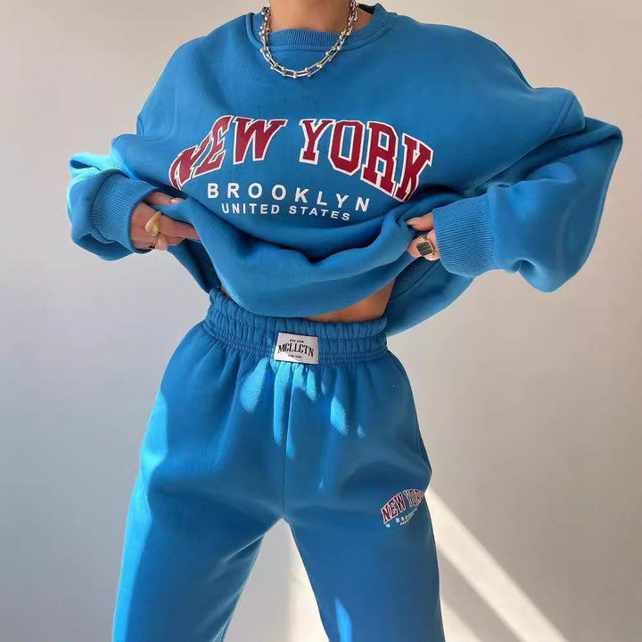 Women Oversized Lounge Set made of cotton fleece with college embroidery and relaxed joggers Mune Fashion