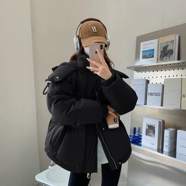 Women’s oversized quilted short jacket with hood, windproof lining and oversized collar Mune Fashion