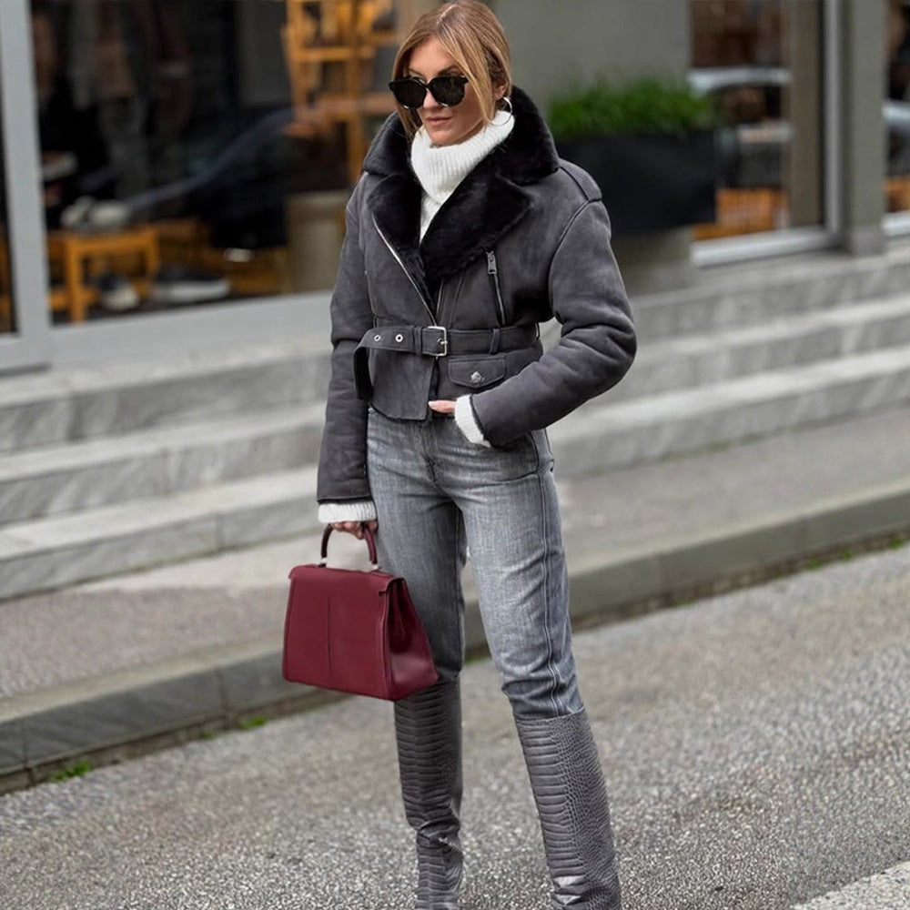 Women's short jacket in biker style made of faux suede with teddy lining and belted waist Mune Fashion