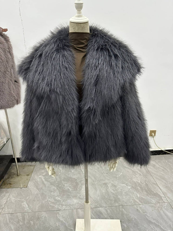 Women's short bolero in boxy cut made of vegan shaggy faux fur with XXL shawl collar Mune Fashion