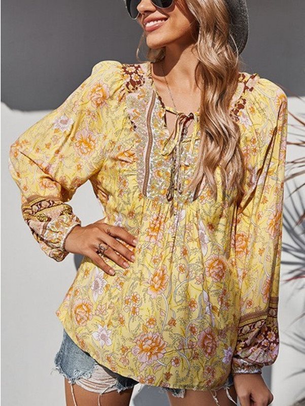 Ladies Boho blouse with floral print, V-neck with tie and pleat details Mune Fashion