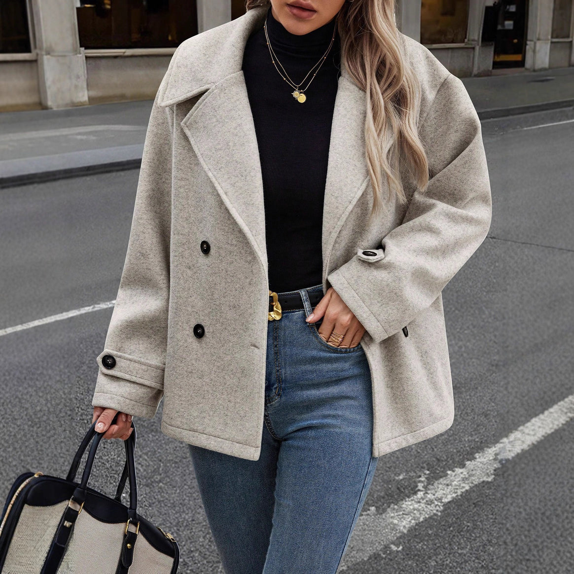 Women's Short Wool Coat with Oversized Cut and Reversed Collar Mune Fashion