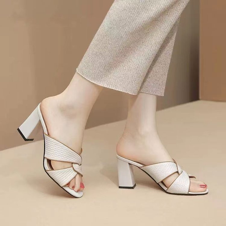 Ladies woven mules with cross straps and medium block heel Mune Fashion