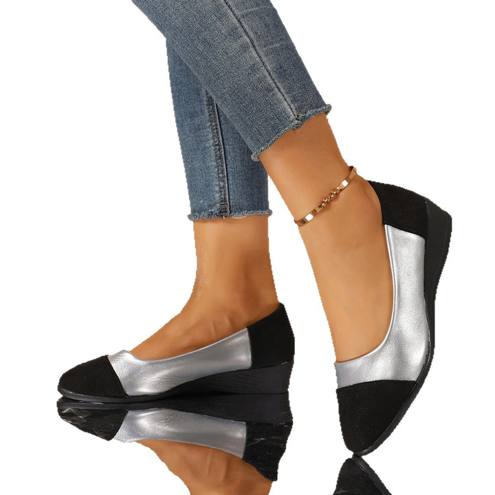 Ladies' comfort ballet flats with a lightweight wedge heel, material mix, and padded insole Mune Fashion
