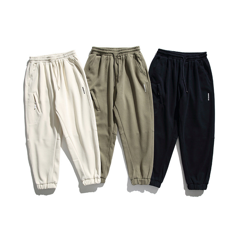 Unisex wide jogging pants in oversized cut with elastic waistband, knee panel and ribbed cuffs Mune Fashion