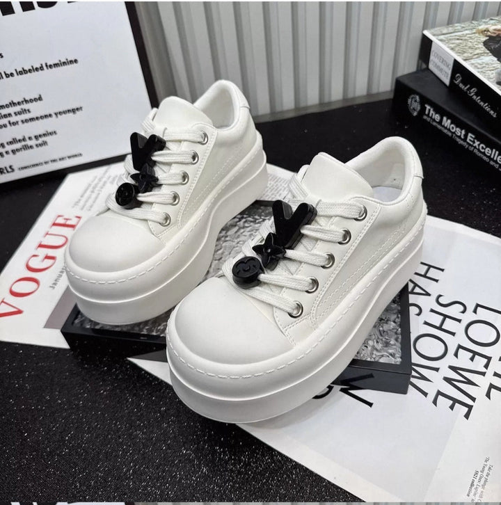 Women's Fashion Sneakers with Eye-Catching Design Mune Fashion