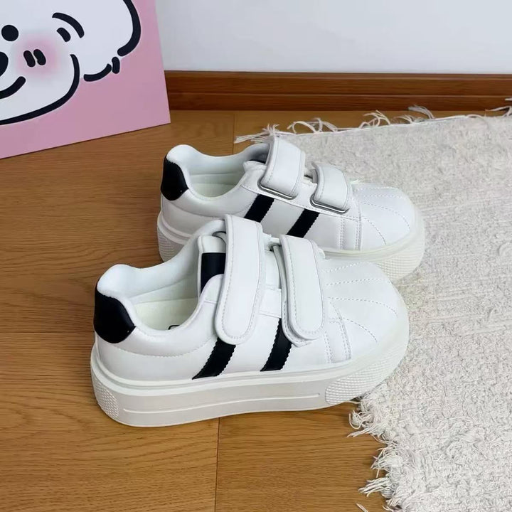 Women's everyday sneakers with practical Velcro closure and sporty design Mune Fashion