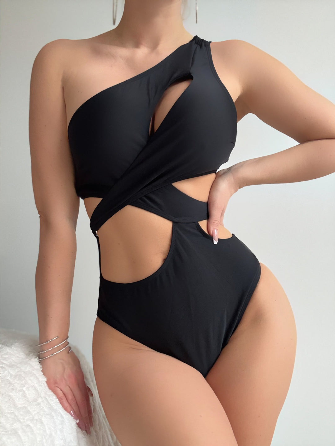 Women's Fashionable Cut-Out Swimsuit Mune Fashion