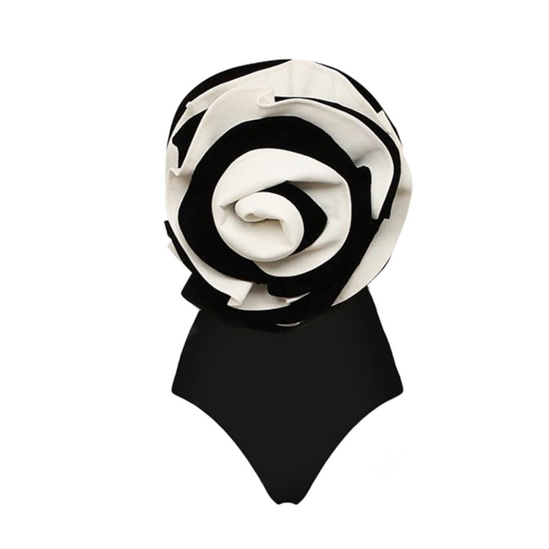 Women's swimsuit with decorative rose motif Mune Fashion