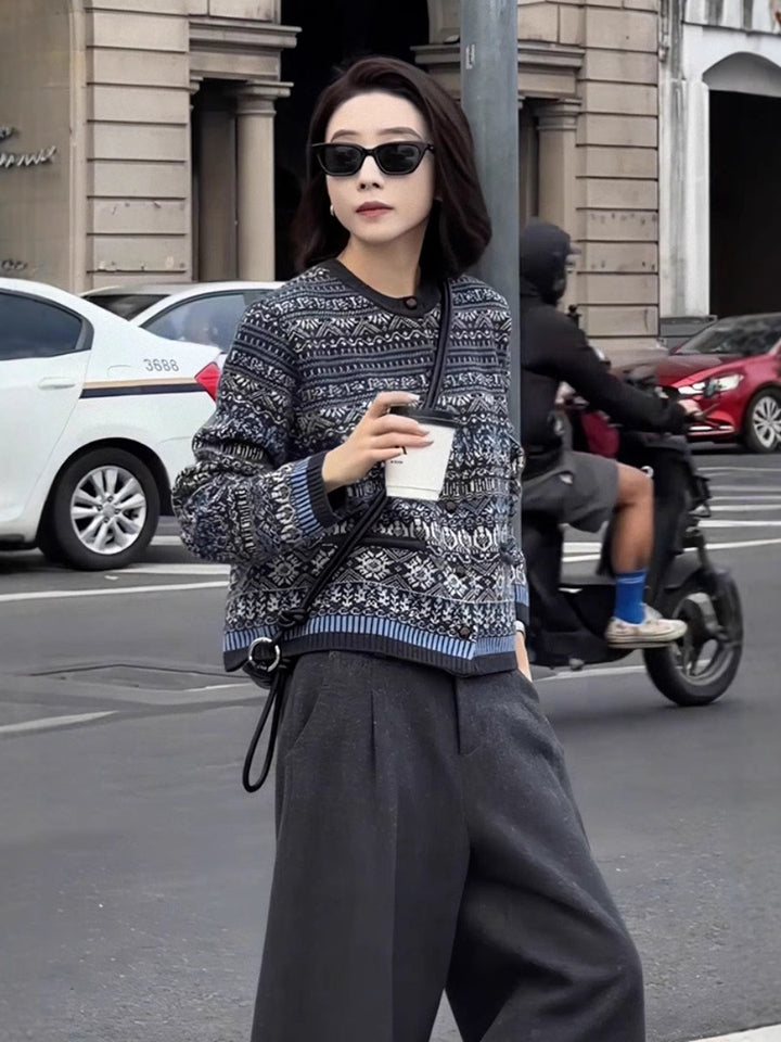 Ladies short jacket cardigan with jacquard pattern, ribbed cuffs and round neckline Mune Fashion