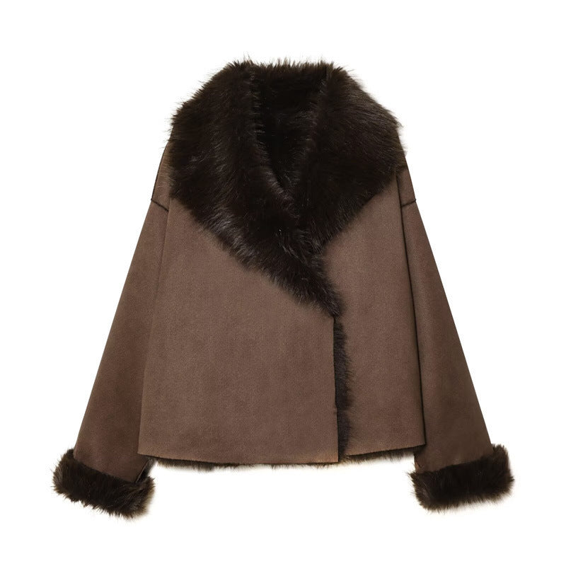 Women’s short jacket in lambskin look with voluminous fur collar and shortened sleeves Mune Fashion