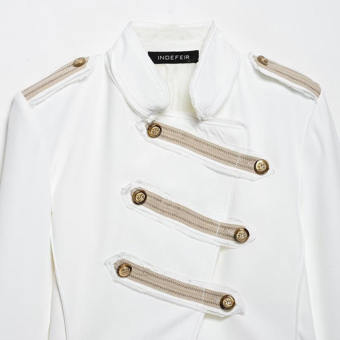 Ladies short-cut military-inspired blazer with decorative button plackets and epaulettes Mune Fashion