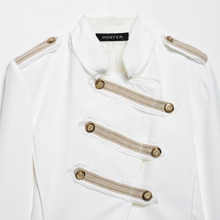 Ladies short-cut military-inspired blazer with decorative button plackets and epaulettes Mune Fashion