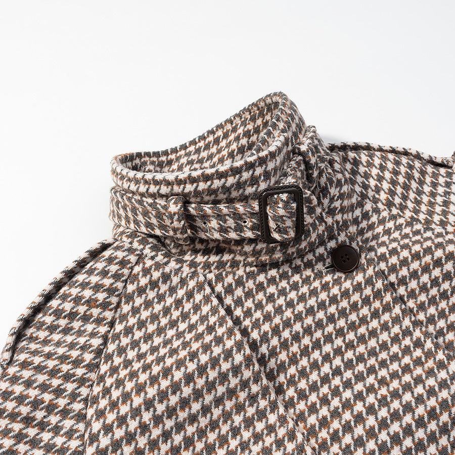 Ladies short jacket in houndstooth with stand-up collar, double-breasted and waist details Mune Fashion