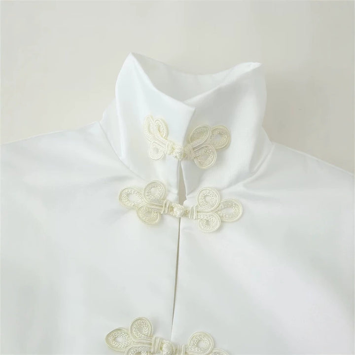 Women's short jacket with stand-up collar and decorative knot closures in Mandarin style Mune Fashion