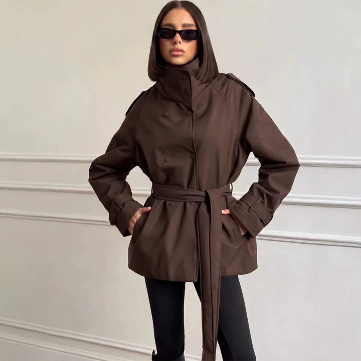 Women Short Technical Trench with High Collar Flap, Double Press Button Placket and Tailoring Tie Belt Mune Fashion