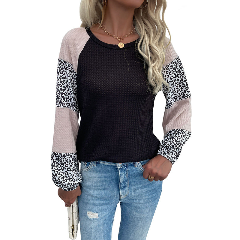 Women's raglan long sleeve shirt made of waffle jersey with color block sleeves and leopard details Mune Fashion