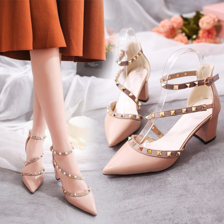 Ladies' pumps with strap, studded embellishment, pointed toe and mid-high block heel Mune Fashion