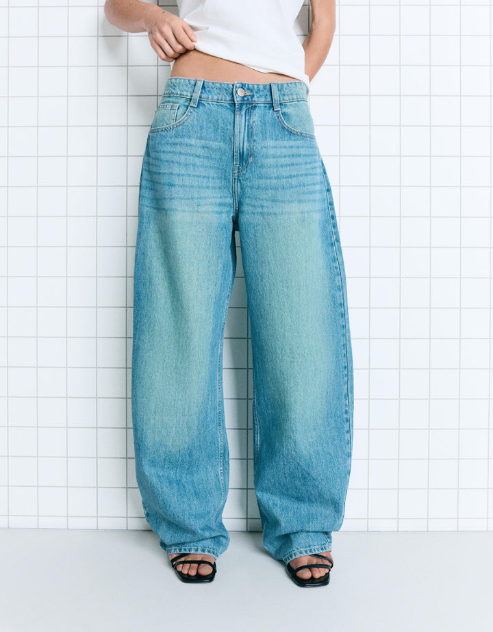 Women's high waist palazzo denim with wide leg and clean five-pocket design Mune Fashion
