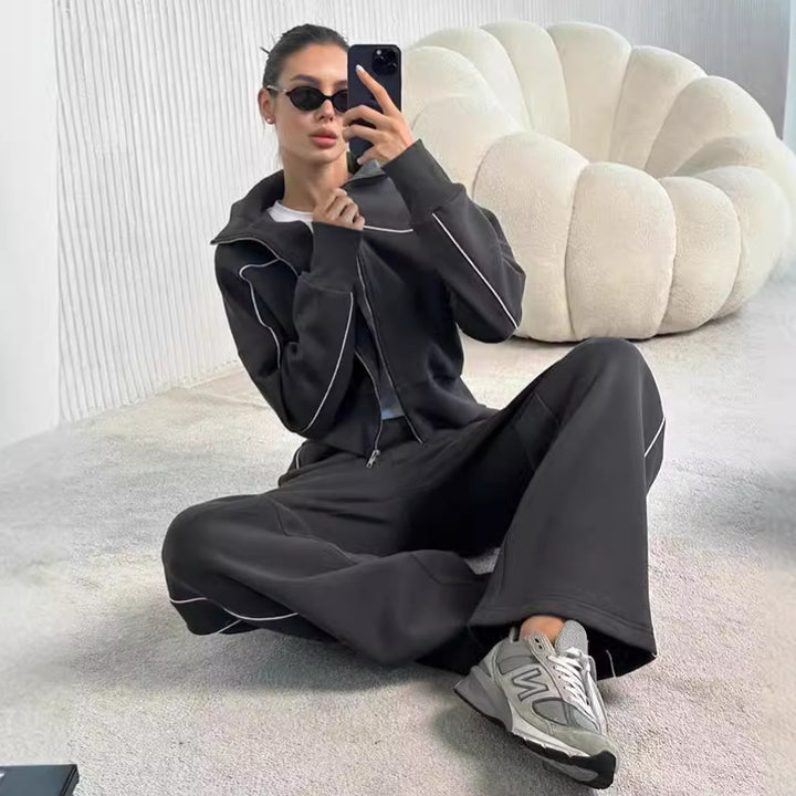 Women's two-piece sport loungewear set with stand-up collar and contrast piping Mune Fashion
