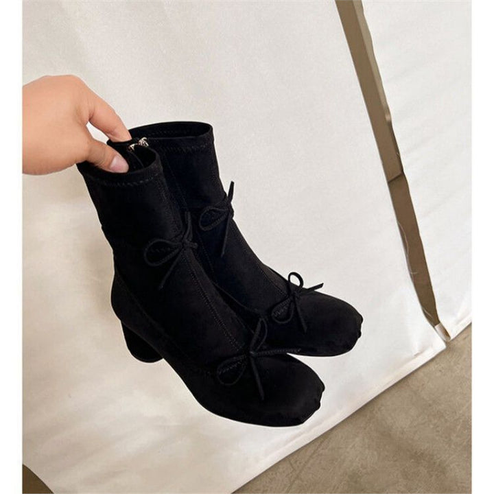 Women's mid-height velvet ankle boots with round toe, decorative seams, and decorative bows Mune Fashion