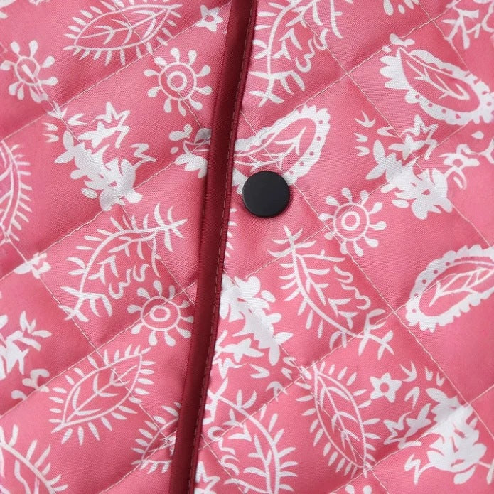 Women's quilted short jacket with V-neck, paisley pattern and contrasting piping Mune Fashion