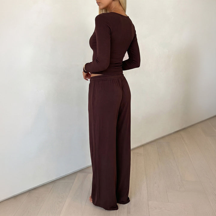 Women's elegant lounge set with form-fitting V-neck long sleeve and wide relaxed pants Mune Fashion