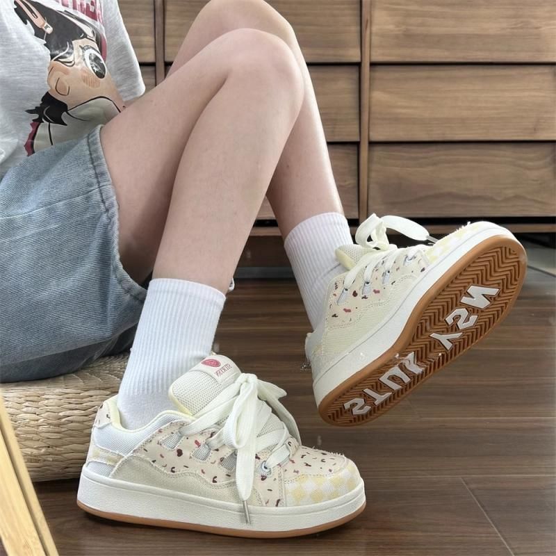 Women Comfortable Sneakers with Playful Design Mune Fashion