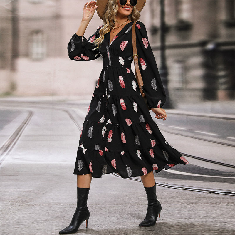Women's midi dress with V-neck, three-quarter sleeves, tiered skirt, and feather pattern Mune Fashion