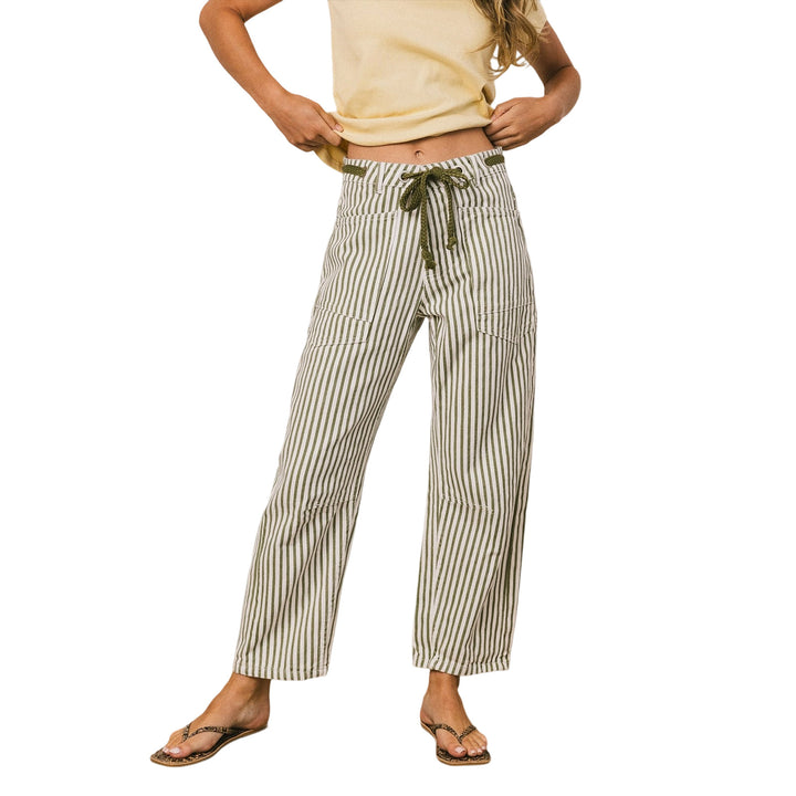 Women casual cargo denim culotte with drawstring waistband and large patch pockets Mune Fashion