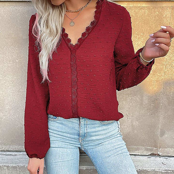 Women's structured blouse with V-neck, lace trim and polka dot texture Mune Fashion
