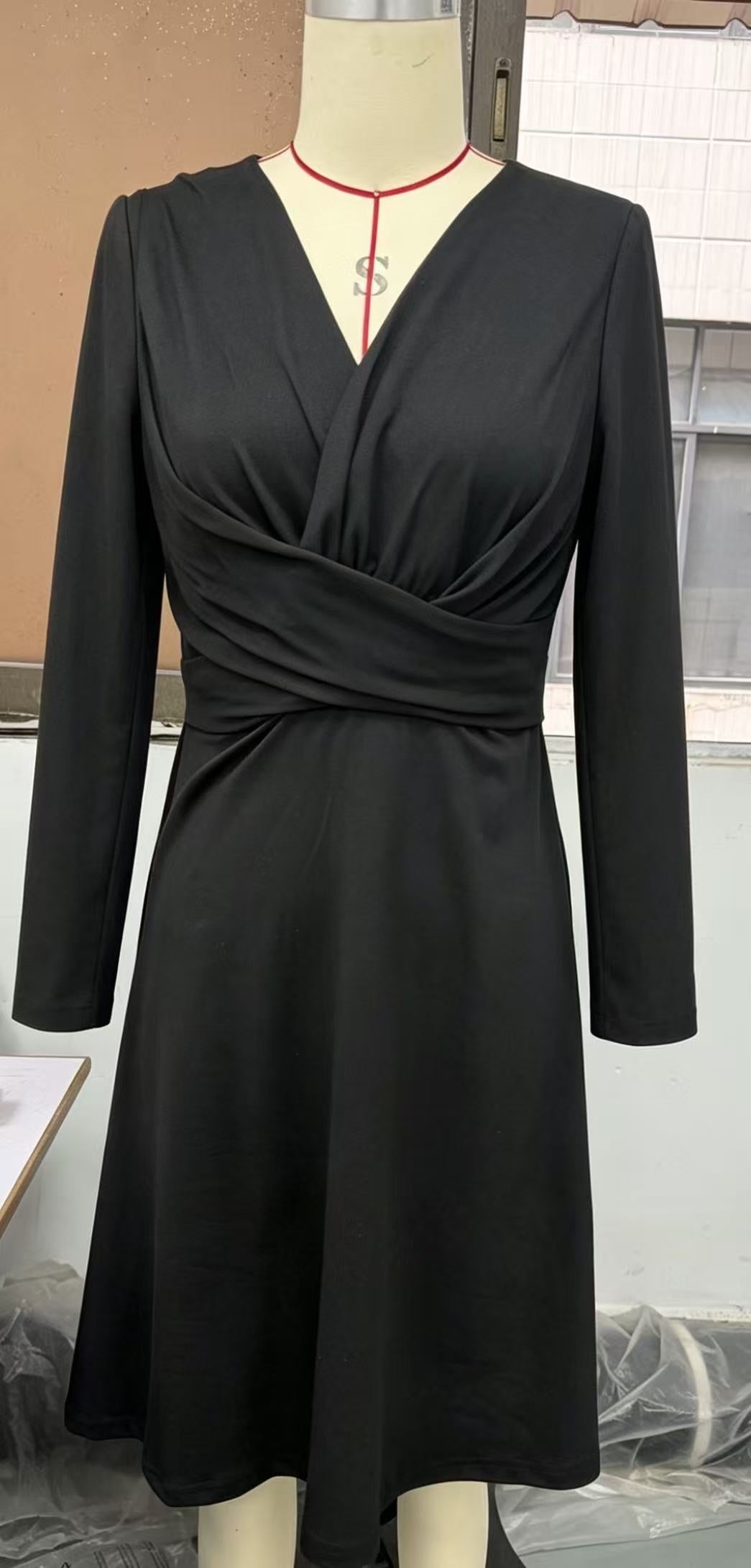 Women's Wrap Midi Dress with V-Neck and Tailored Draping Mune Fashion