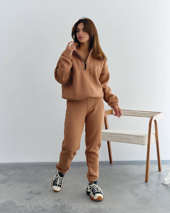 Women's athleisure two-piece set made of thick French terry with a high collar, half zipper, and drawstring pants Mune Fashion