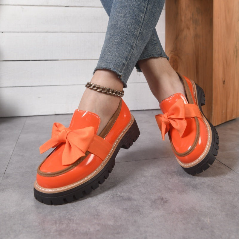 Women's patent leather loafers with large decorative bow and profiled rubber sole Mune Fashion