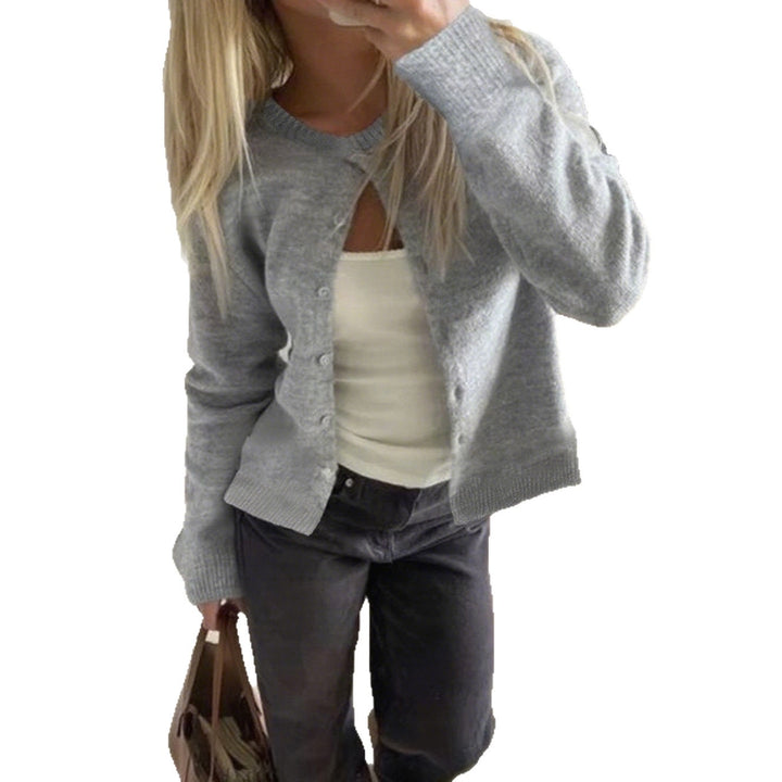Women's short-cut cozy knit cardigan with round neckline and pearl buttons Mune Fashion