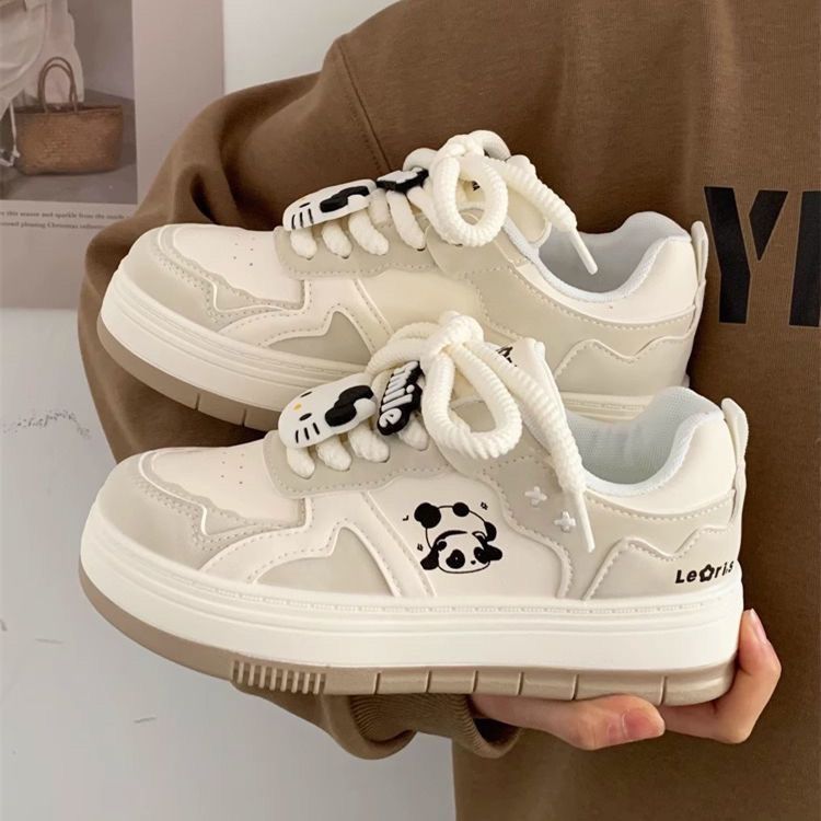 Women's chunky sneakers with panda motif, padded interior lining and robust profile sole Mune Fashion