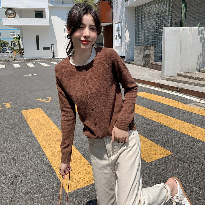 Women's Short-Cut Fine Knit Cardigan with Round Neckline and Boxy Fit Mune Fashion