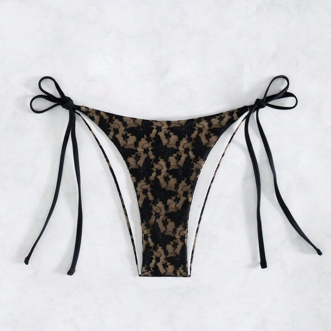 Women's triangle bikini with delicate lace decoration Mune Fashion