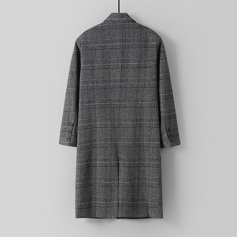 Men's checked long coat made of wool blend with classic lapels and straight cut Mune Fashion