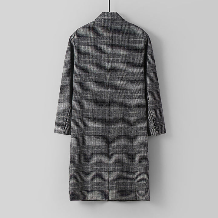 Men's checked long coat made of wool blend with classic lapels and straight cut Mune Fashion