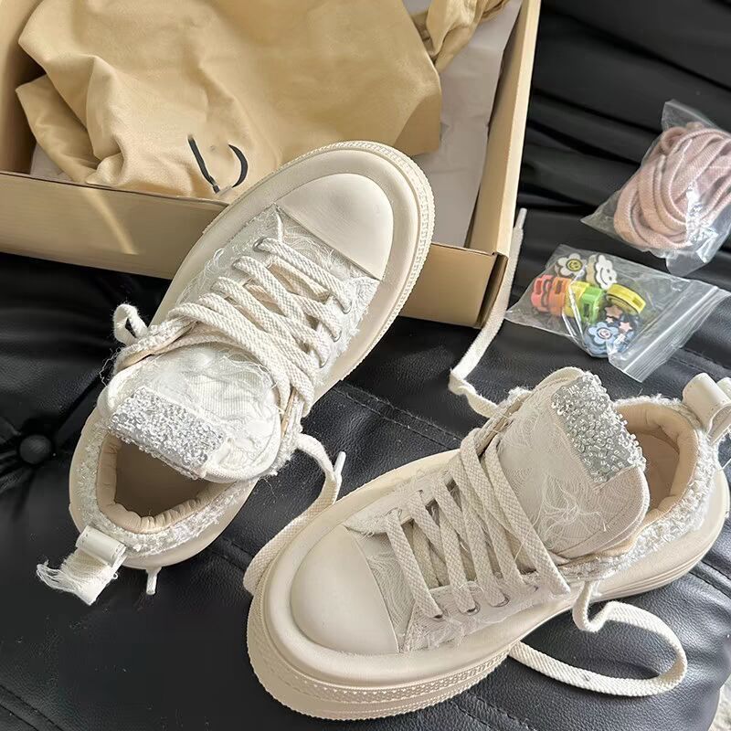 Women's sneakers with glittering appliqués and raised platform Mune Fashion